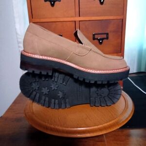 NWOT Men's Tan Loafers But fit a Women's 9_9.5